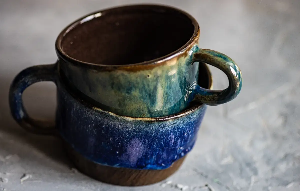 Mug en grès tourné à la main